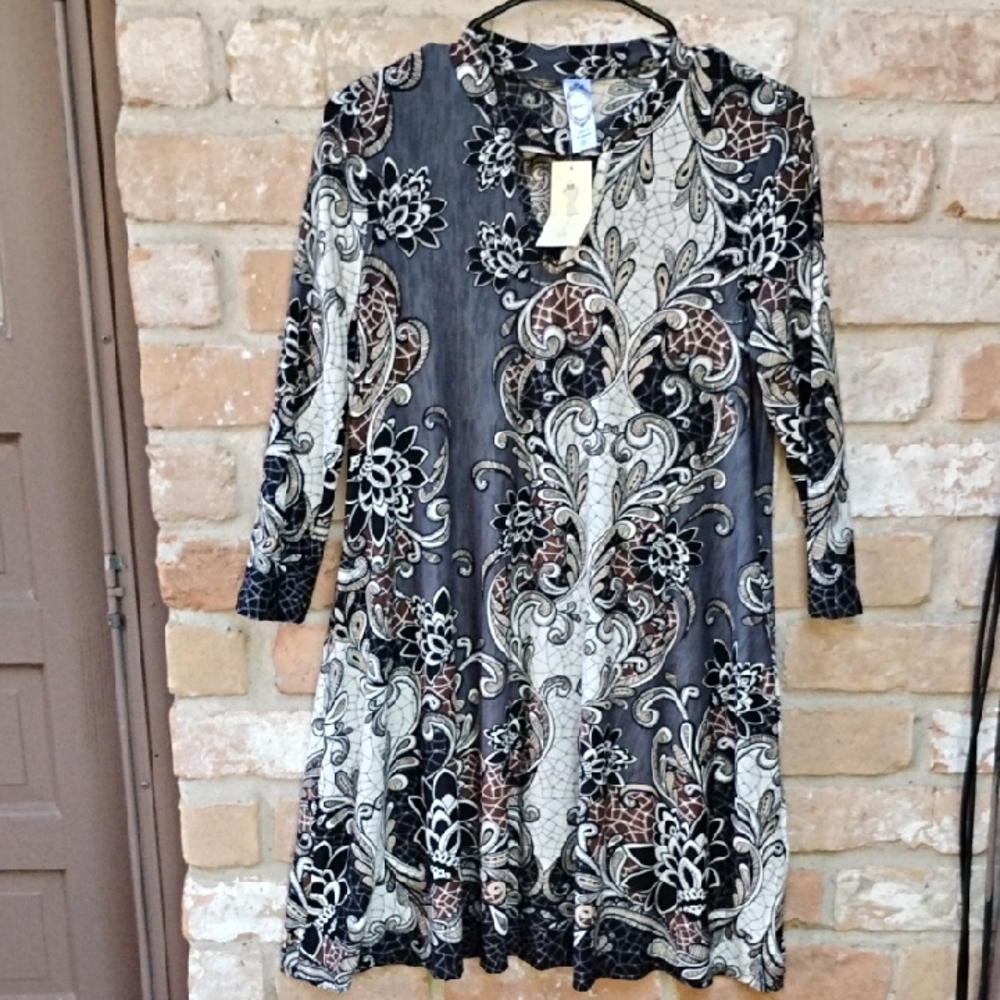 Elegant Black and White Patterned Dress